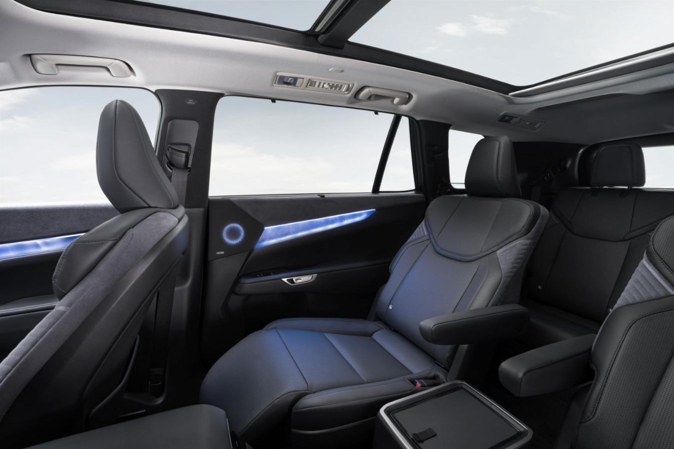 Lexus ΤΖ: Αποκάλυψη για το νέο 6θέσιο SUV με 408 άλογα 